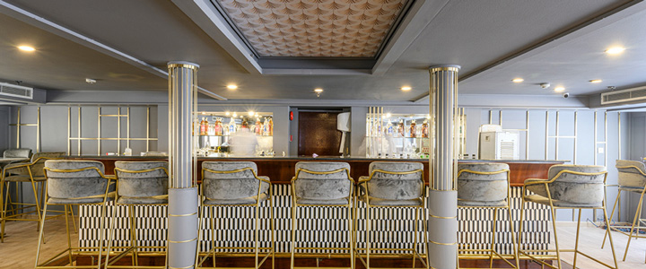 Der Restaurant- und Barbereich der MS Nile Excellence verbindet stilvolles Ambiente mit modernem Komfort für eine entspannte Reise auf dem Nil.